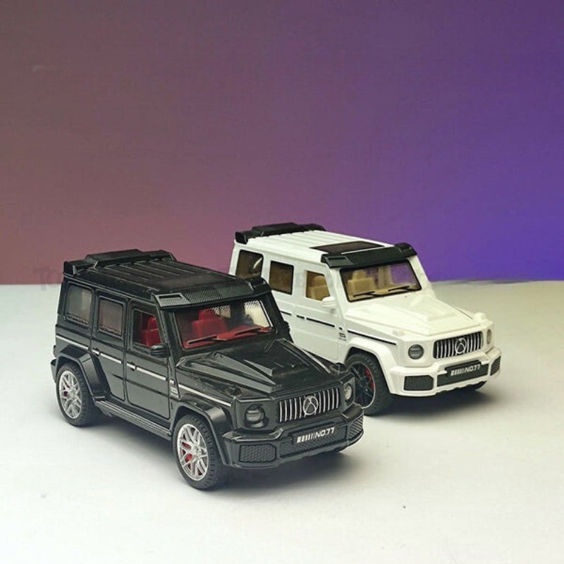 1:32 Mercedes G65 AMG  Luxury SUV Pull Back Car Model with Light (plastic)
